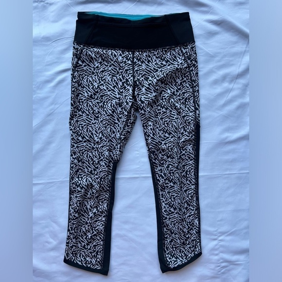 Lululemon Run Inspire Crop Leggings All Full-On Luxtreme Black and White - Picture 3 of 15